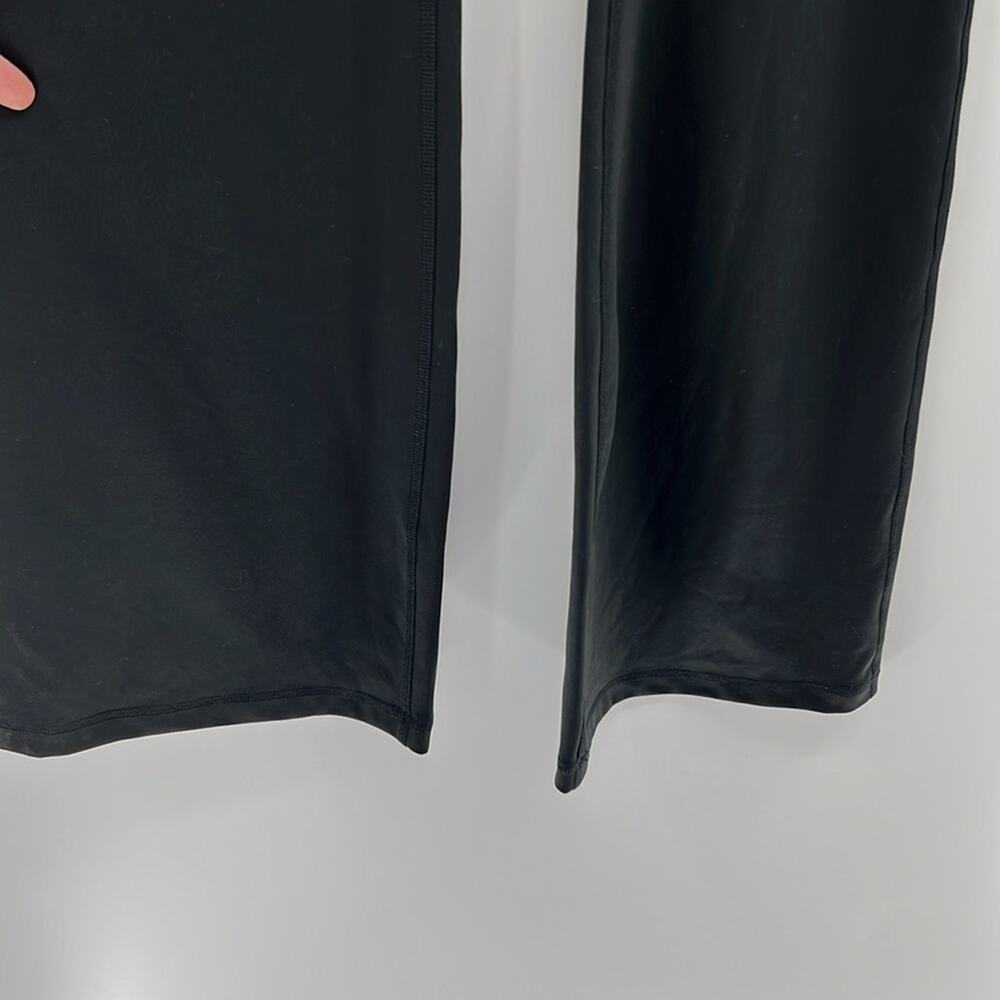 Gilly Hicks Recharge Flare Leggings - Black - Medium - Picture 3 of 6